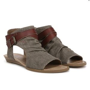 Blowfish Malibu Women's 7 Brown canvas Strappy Sandals! Side Zippers